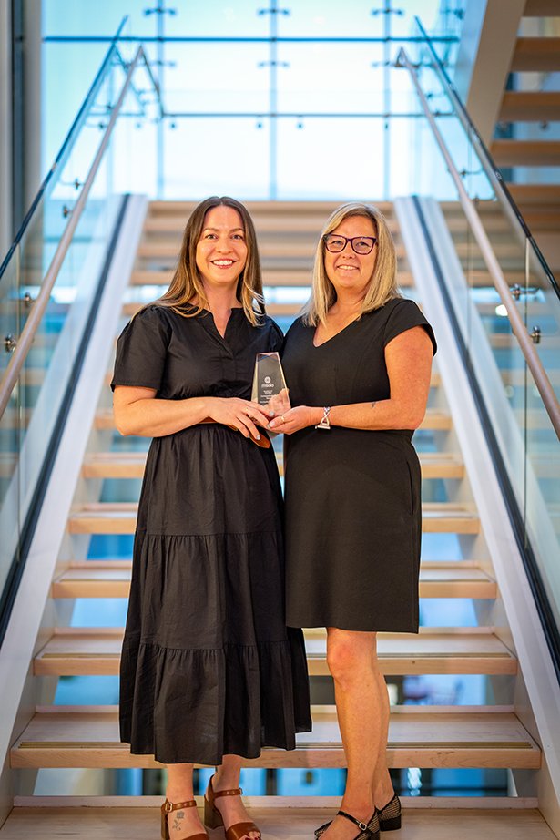 Manager, Strategic Communications and Initiatives Melissa Westover and Deputy CAO of Public Services Lee-Ann Reck hold the MSDO award.