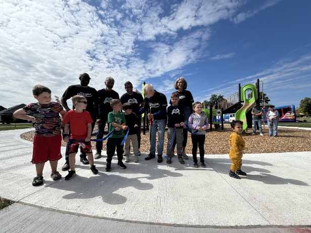 Members of Council and residents cutting the ribbon.