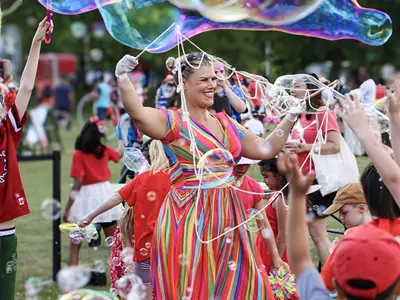 Bubble performer makes large bubbles for the crowd