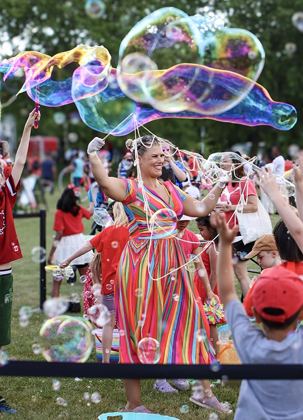 Bubble performer makes large bubbles for the crowd