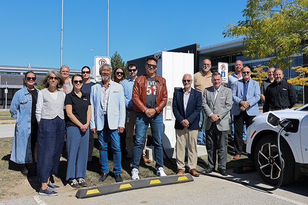 Standing in front of Clarington’s first Level 3 fast charger, Mayor Adrian Foster is joined by Councillor Ward 4 Margaret Zwart, Regional Councillor Wards 3 and 4 Willie Woo, Councillor Ward 2 Lloyd Rang, along with Todd McCarthy, MPP for Durham to mark a milestone in the municipality’s growing electric vehicle charging network. 